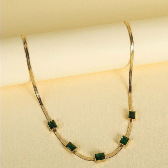 Gold Emerald Green Zircon Charm Pendant Herringbone Snake Flat Necklace - Picture 8 of 8